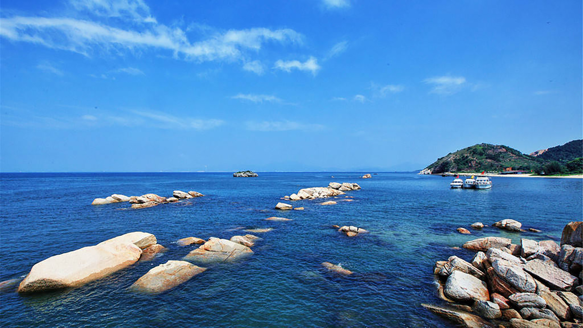 Savour the Coastal Beauty: Xunliao Bay